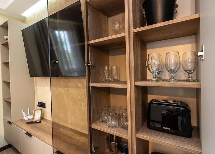 Vutovi's Corner Made With Care 2 *