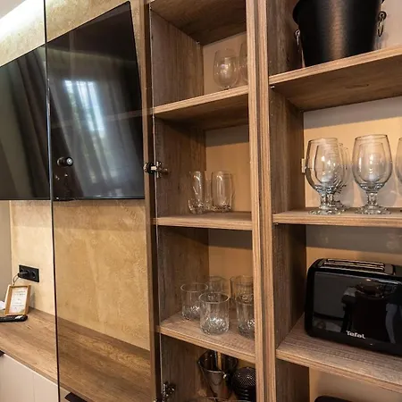 Vutovi's Corner Made With Care 2 *