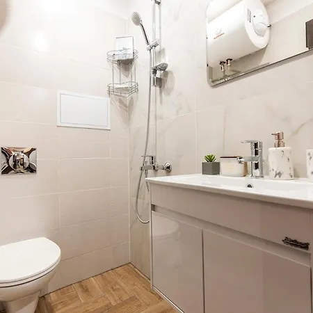 Vutovi's Corner Made With Care 2 *